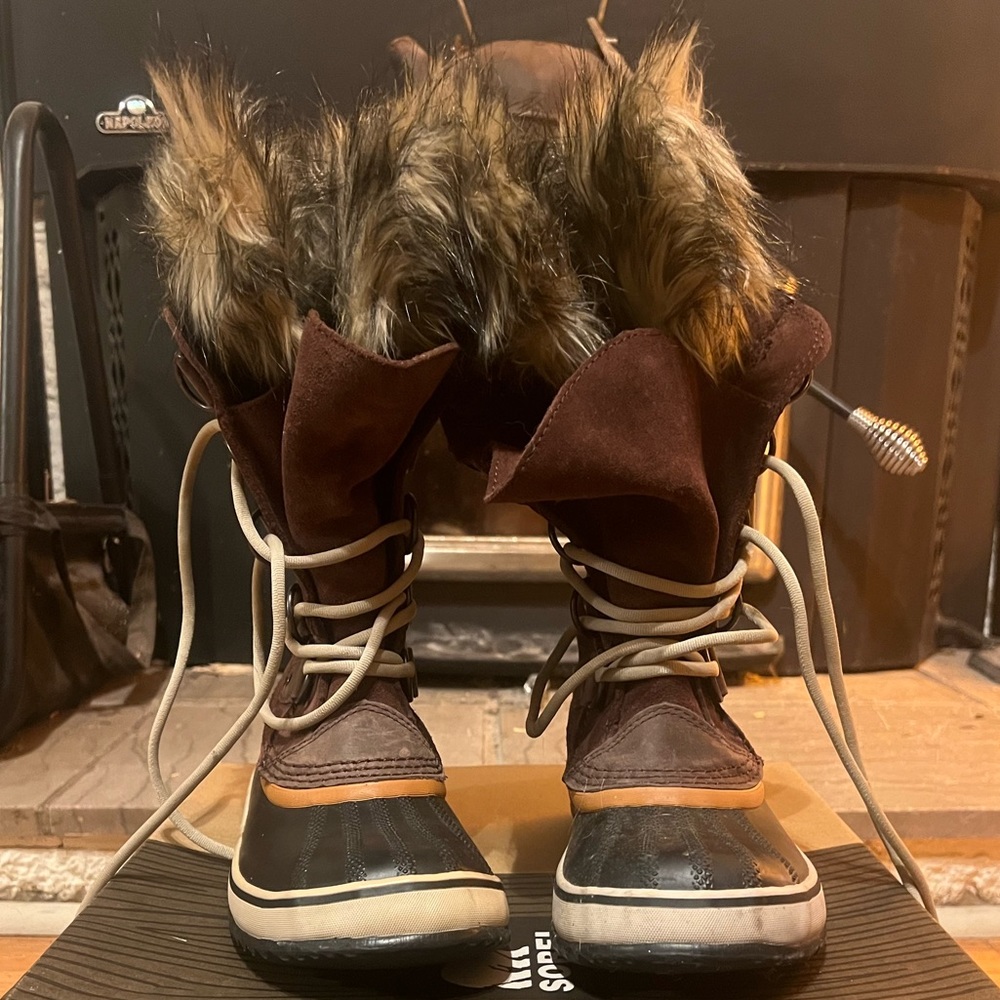 Sorel Joan of Arctic Boot, NEW IN BOX, Size 6, Tobacco Brown, Waterproof